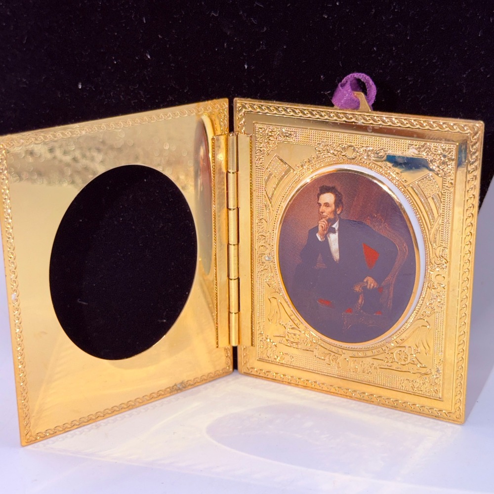 1999 White House Historical Association Abraham Lincoln Christmas Ornament Gold